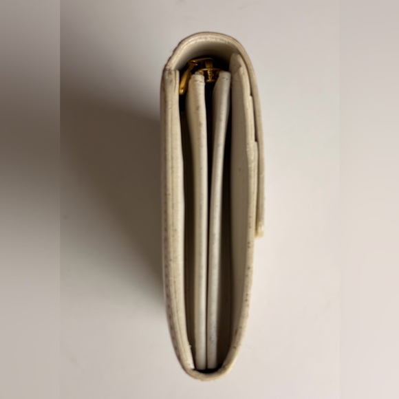 Louis Vuitton Ivory Vernis Sarah Wallet - Picture 4 of 16